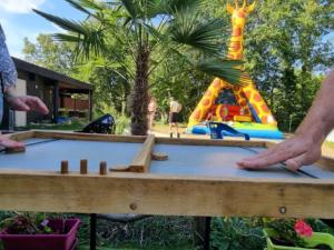 Ο χώρος παιχνιδιού για παιδιά στο Mobil-home confortable avec terrasse pour 5 personnes - API-1-52-1020