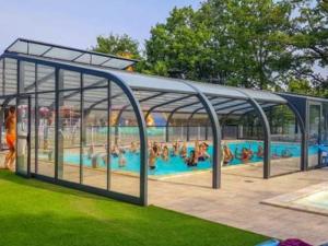 Πισίνα στο ή κοντά στο Mobil-home Prestige avec Terrasse pour 4 personnes - API-1-52-1050