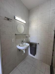 Ένα μπάνιο στο Oasis Haven Curacao