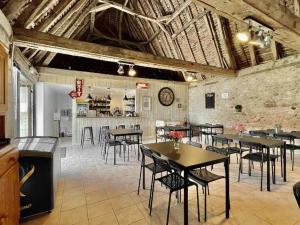 Εστιατόριο ή άλλο μέρος για φαγητό στο Mobil home cozy de 29m² - Terrasse - Cuisine équipée - API-1-52-1061