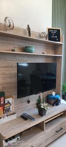 Et tv og/eller underholdning på Mamus Suite Escape Staycation