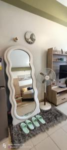 Et tv og/eller underholdning på Mamus Suite Escape Staycation