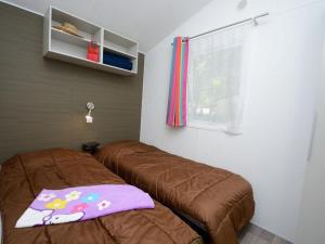 Гостиная зона в Mobil-home 29m² avec terrasse et salon de jardin à Hyères - API-1-52-1118