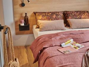 Кровать или кровати в номере Mobil-home avec Terrasse à Hyères - 30m² pour 4 personnes - API-1-52-1076