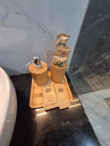 Facilități de preparat ceai și cafea la R Rama and R Rajendra Hotel and Banquet Lawn