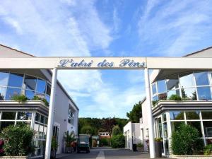 Bygningen som campingpladsen ligger i