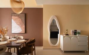 Khu vực ghế ngồi tại No Bait & Switch - Genuine Photos - Soho Residence - Luxury Studios & 2-3 Bedrooms - City Centre District 1, 5 Mins to Bui Vien