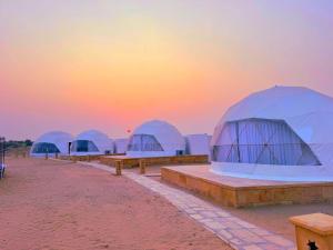 Bình minh/hoàng hôn nhìn từ lều trại sang trọng  hoặc gần đó