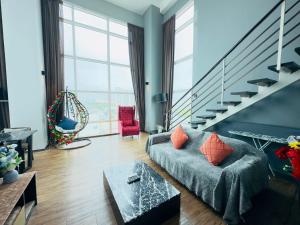 Χώρος καθιστικού στο High Floor 2BR Loft Seaview Maritime by Golden Hour 0706 +22 φωτογραφίες