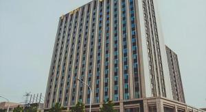 a large building with a lot of windows at IU Hotel·Weifang High-tech Zone Huijin Tower in Lijiacun