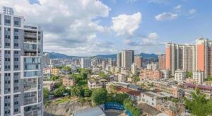 Nespecifikovaný výhled na hory nebo výhled na hory při pohledu z hotelu