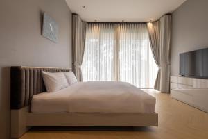 a bedroom with a bed and a large window at Escape Villa 2-Bedroom Luxury Retreat with Private Pool & Sea View in Mae Haad +62 photos