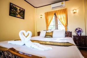 Giường trong phòng chung tại Pai Hill Side Resort