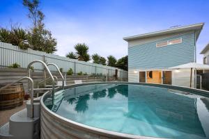 Swimmingpoolen hos eller tæt på BlueBelles - Coastal Chic Overlooking Maslin Beach