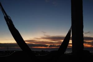 Η ανατολή ή δύση του ηλίου όπως φαίνεται από αυτό το διαμέρισμα ή από εκεί κοντά