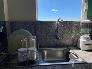 Η κουζίνα ή μικρή κουζίνα στο San Cristóbal Surfing House 1 +8 φωτογραφίες