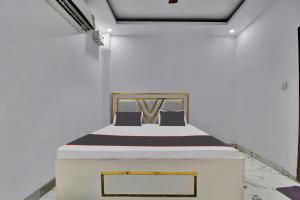 Postel nebo postele na pokoji v ubytování Hotel O Royal Paradise