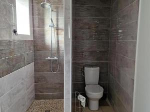 Charroux-dʼAllierにあるGîte en pierre à Charroux avec Piscine et Vue sur Campagne - FR-1-489-607のギャラリーの写真