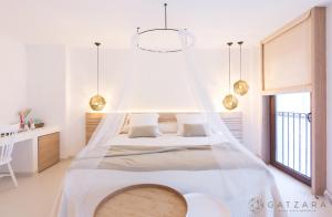 Łóżko lub łóżka w pokoju w obiekcie Gatzara Suites Santa Gertrudis