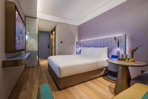 Postel nebo postele na pokoji v ubytování Kaifeng Drum Tower Square, Qingming Riverside Landscape Garden, Manxin Hotel + 16 fotografií