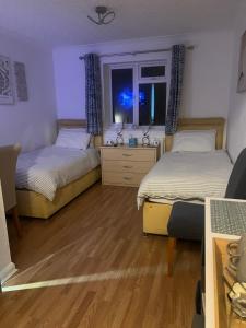 Postel nebo postele na pokoji v ubytování The Bungalow by SJP - Twin Room