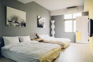 Postelja oz. postelje v sobi nastanitve So Art Guesthouse 旅人藝棧民宿
