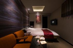 Tempat tidur dalam kamar di The CALM Hotel Tokyo