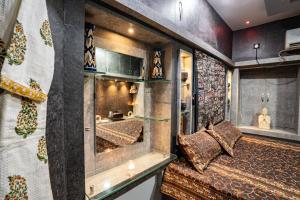 Ένα μπάνιο στο Ghar Jaisalmer - A Boutique House