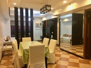 Khu vực ghế ngồi tại Eton Baypark Manila