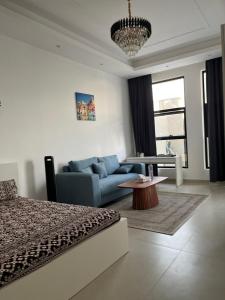 Χώρος καθιστικού στο Comfortable Studio Room in Ajman Townhouse