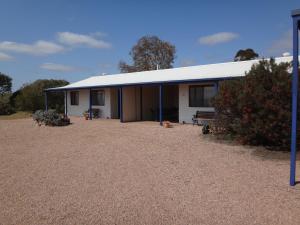 a house with a gravel yard in front of it at Windana Cottages in Hawker