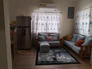 Χώρος καθιστικού στο Garifuna Shores Guest Suite