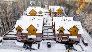an aerial view of a house covered in snow at Apartament Grey w spokojnej okolicy in Karpacz