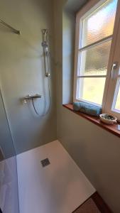 Ένα μπάνιο στο Forest House Henriette