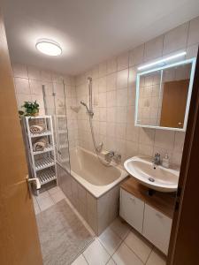 a bathroom with a tub and a sink and a shower at Gemütliche 2 Zimmer Wohnung Bad Steben in Bad Steben