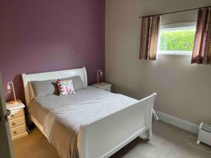 Postel nebo postele na pokoji v ubytování Sunny escape in Hastings