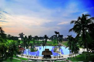 Swimmingpoolen hos eller tæt på Bintan Lagoon Resort