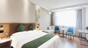 Ένα ή περισσότερα κρεβάτια σε δωμάτιο στο GreenTree Inn Beijing Daxing Xingye Street Liyuan Business Hotel