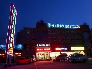 a building with cars parked in a parking lot at night at GreenTree Inn Beijing Miyun Changcheng Huandao Express Hotel in Nanmujiayu