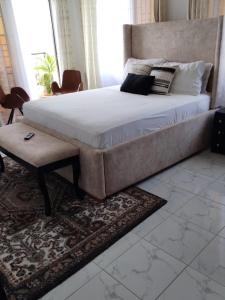 Ένα ή περισσότερα κρεβάτια σε δωμάτιο στο Crystal House +3 φωτογραφίες