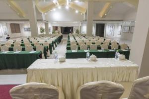 a room full of tables and chairs with tables and chairs at Da Peng Zhongzhou Hotel in Haikou +285 photos