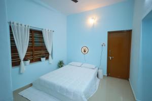 Ένα ή περισσότερα κρεβάτια σε δωμάτιο στο Thulir Homestay