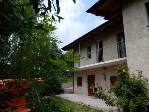 een extern uitzicht op een gebouw bij Casa in campagna da Franco in Dronero