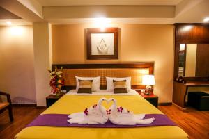 Postel nebo postele na pokoji v ubytování Madina Rayong Hotel
