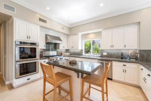 Nhà bếp/bếp nhỏ tại Oceanview Oasis