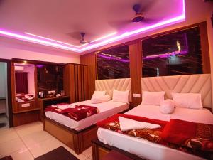 Ένα ή περισσότερα κρεβάτια σε δωμάτιο στο Chuti Beach Resort