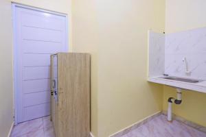 Kuchyň nebo kuchyňský kout v ubytování OYO 91974 Alfisal Syariah + 60 fotografií