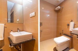 ムンバイにあるHotel AI inの洗面台とトイレ付きのバスルームの写真2枚