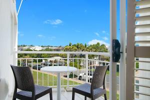 Μπαλκόνι ή βεράντα στο Standard Hotel Room - Mantra Salt Beach by uHoliday