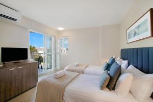 Ένα ή περισσότερα κρεβάτια σε δωμάτιο στο Standard Hotel Room - Mantra Salt Beach by uHoliday